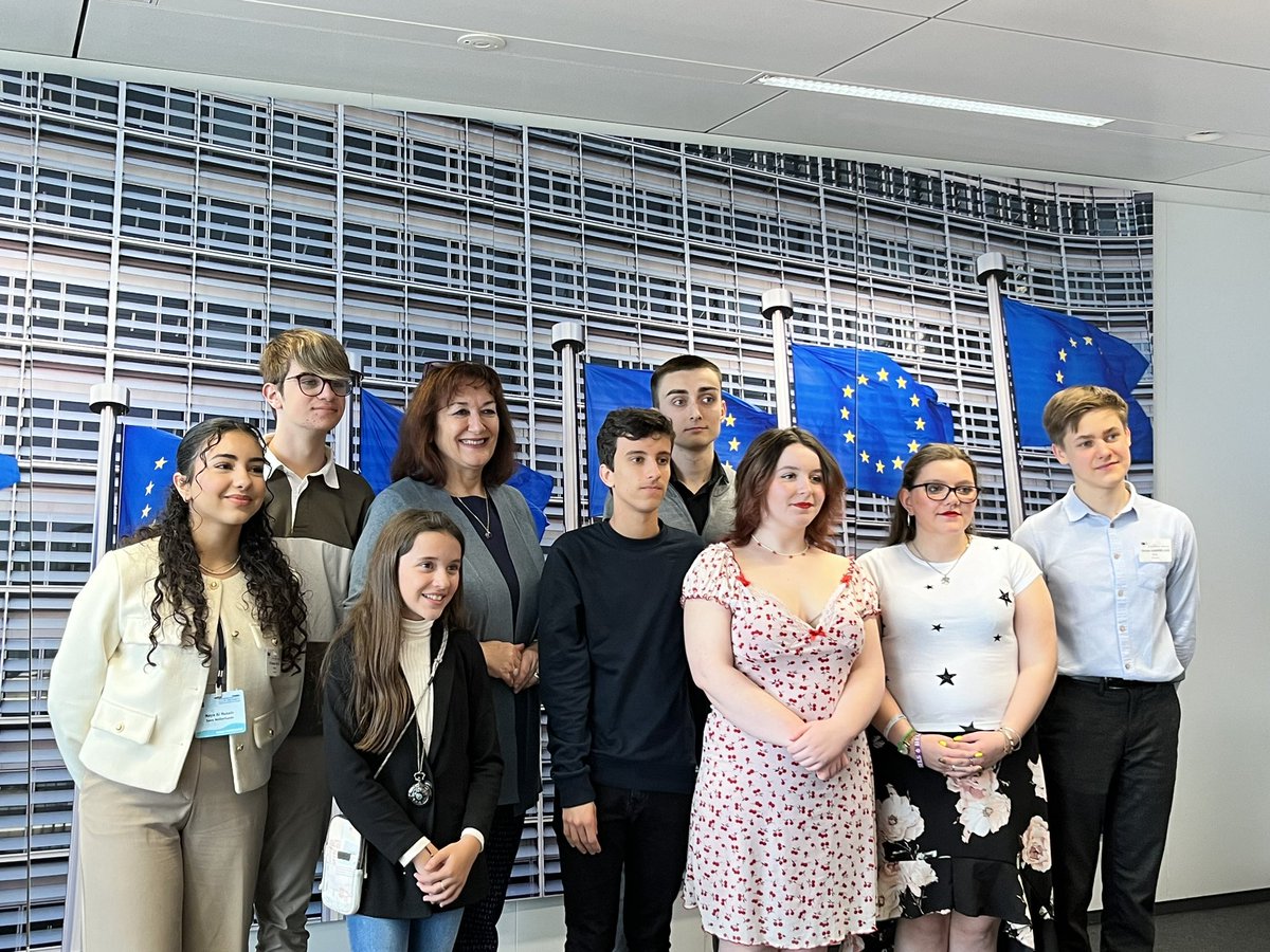 Great final moments of the 4th meeting of the #EUChildParticipation Advisory Board 💫✨🎆🎇Thank you @dubravkasuica for the morning conversation & big 👏for children🤩