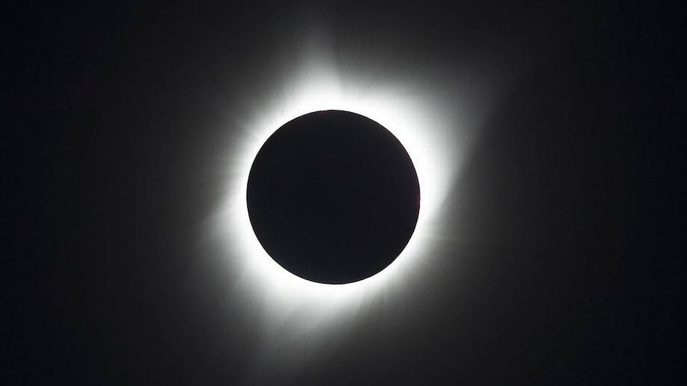 MaraxiaFN's tweet image. BREAKING NEWS!!!!

EPIC GAMES WATCHED THE SOLAR ECLIPSE WITHOUT GLASSES AND HAVE NOW BECOME BLIND TO WHAT THEIR PLAYERS ACTUALLY WANT!!!!!

let’s pray for a speedy recovery🙏🙏
