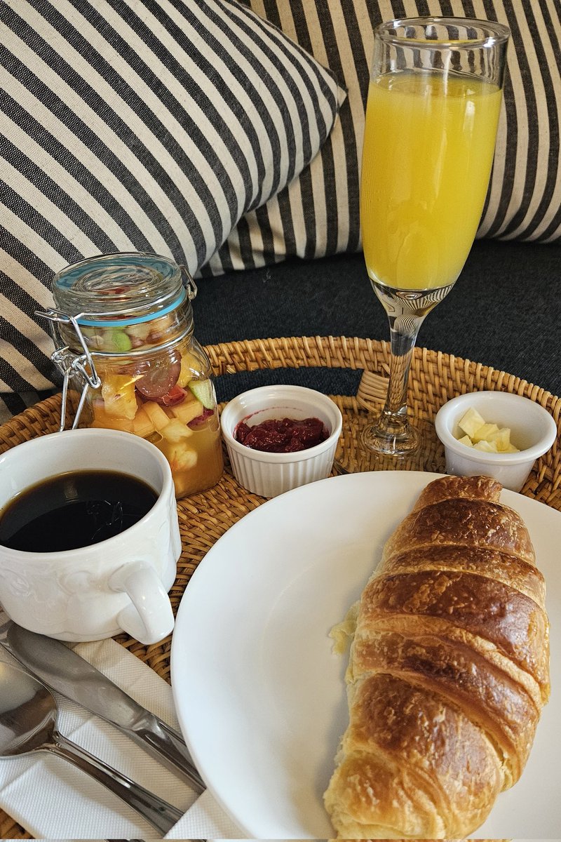 Breakfast in bed before tucking into some client work. Life of a travel media professional #travelpr #freelancewriter