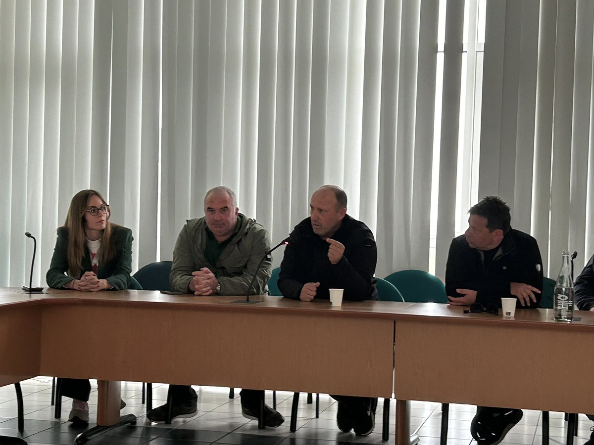 ILOCC20's tweet photo. L’ensemble des filières agricoles insulaires étaient présentes ce matin dans les locaux l’@OEHC_ . L’@ILOCC20  a participé aux échanges. A gestione di l’acqua hè sempre stata una primura pè l’Ilocc, ch’ella sia pè ciò chì tocca à e nostre bande o i nostri prati. Tutti inseme! https://t.co/HCux4TRwQw