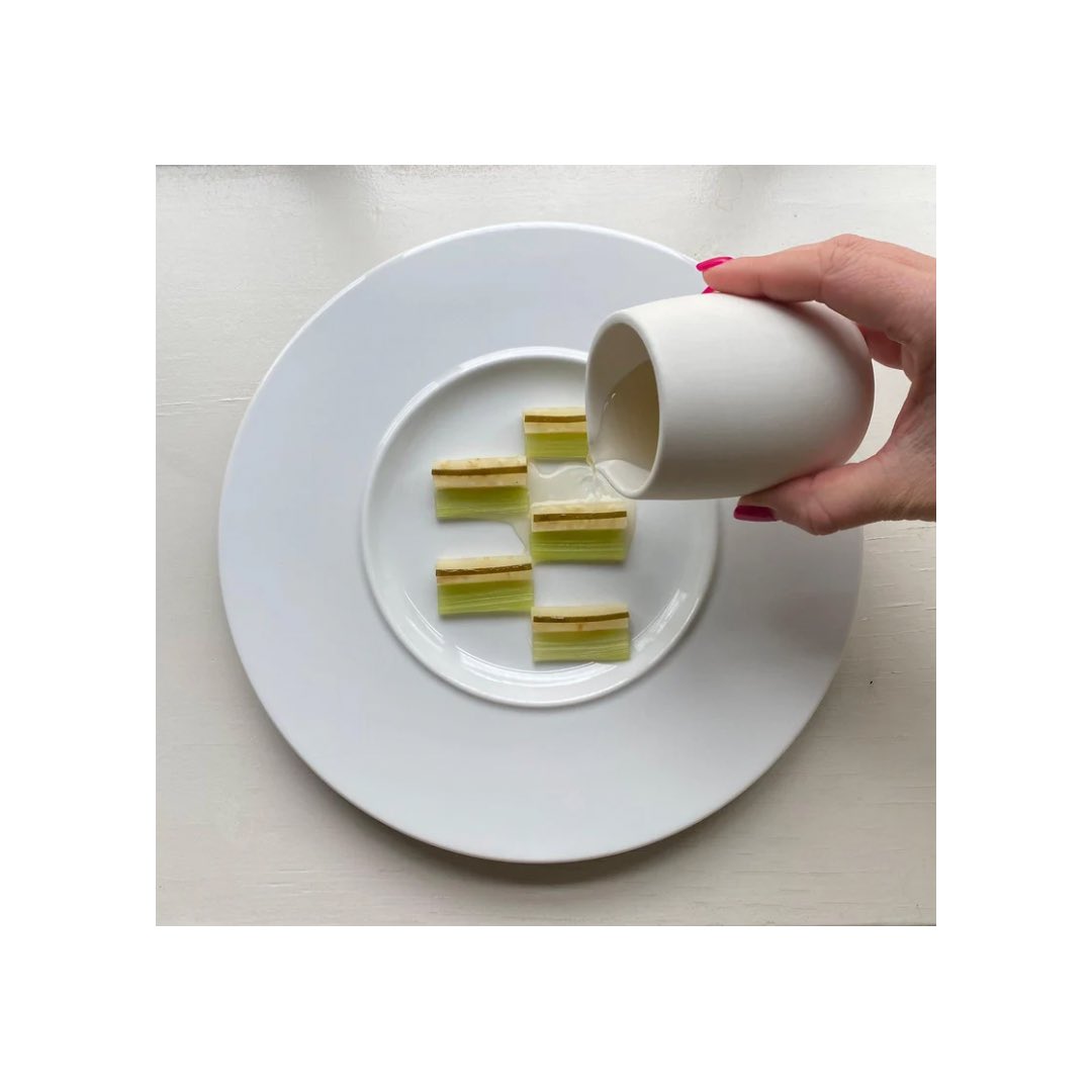 𝙲𝚎́𝚕𝚎𝚛𝚒…🌱

𝚔𝚗𝚘𝚕𝚜𝚎𝚕𝚍𝚎𝚛𝚒𝚓 | 𝚋𝚕𝚎𝚎𝚔𝚜𝚎𝚕𝚍𝚎𝚛𝚒𝚓 | 𝚟𝚎𝚛𝚟𝚎𝚒𝚗𝚎 | 𝚔𝚘𝚖𝚋𝚞 | 𝚍𝚊𝚜𝚑𝚒

De eerste gang van ons vegetarische Menu Saison.. 

#vegetarian #foodporn #artonaplate #michelinguide #bibgourmand #gaultmillaunederland #eurotoquesnederland