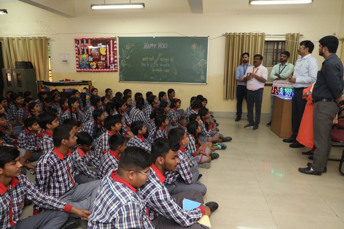 CSIR_CDRI's tweet image. @CSIR_CDRI, gifted a #ClimateClock to the school &amp;amp; informed about energy literacy program.
#ActionForClimateCorrection #ActNow
#EnergySwaraj #EnergyEfficiency #ClimateAction

@CSIR_IND @DrNKalaiselvi @HRDG_CSIR  @VigyanPrasar @IndiaDST @PIB_India @kviim_lucknow @Energy_Swaraj