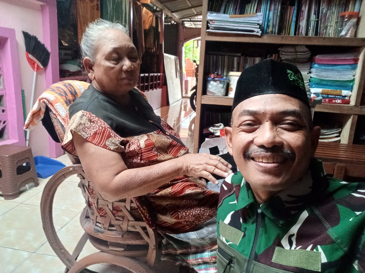 pujimarinir's tweet photo. Assalamualaikum Warahmatullahi Wabarokatuh,

Alhamdulillah, Kami Sekeluarga Mengucapkan Selamat Idul Fitri 1445 H, Mohon Maaf lahir dan batin, Semoga kita sekalian mendapatkan Maghfirah, diberkahi dan diridhoi GUSTI ALLAH AZZA WA JALLA, aamiin.

Hormat kami, 
Puji Hartono &amp; Kel https://t.co/qOzIlVQZn4