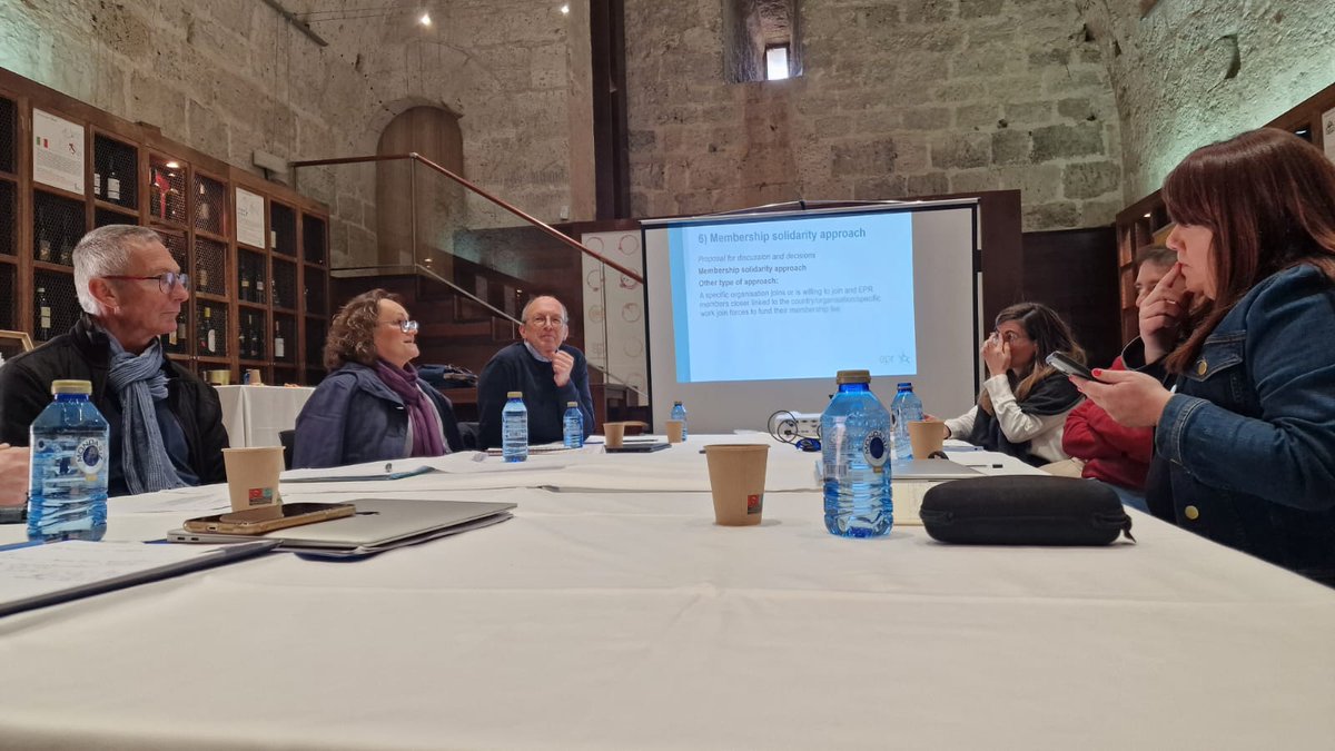 El comité de @EPR_Network se reúne hoy en el Castillo de #Peñafiel para seguir abordando de manera conjunta la salud mental de los europeos. Nos ha recibido el alcalde de la localidad Roberto Díez