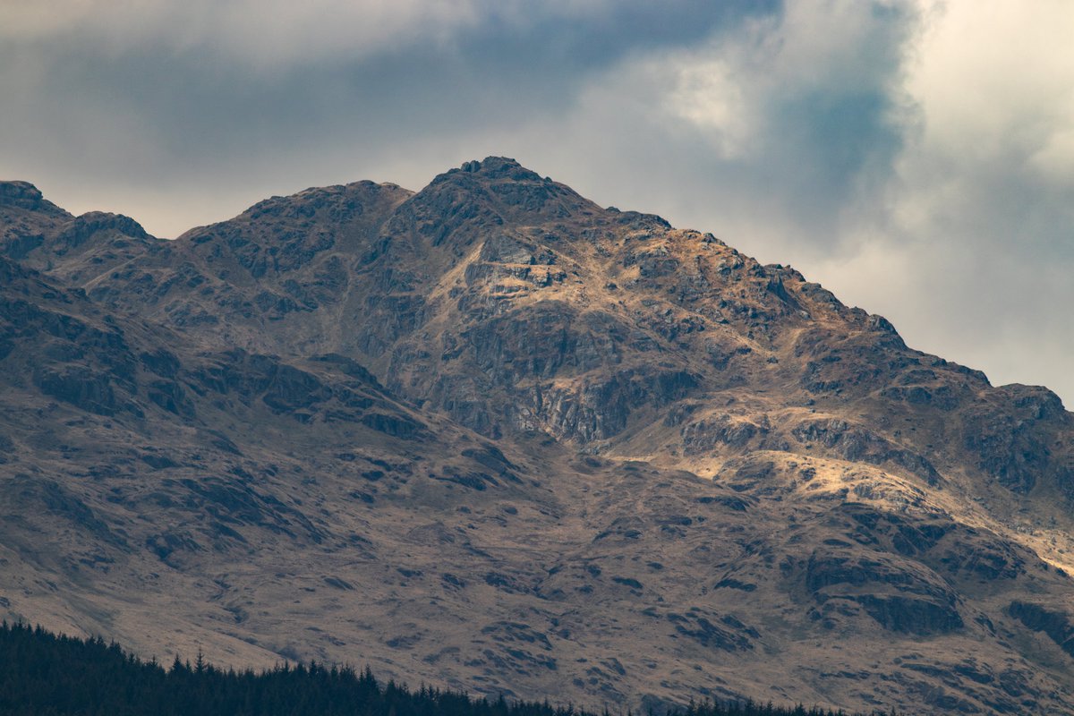 0928 - Jagged Mountain
#photography #landscape #landscapephotography #mountains #rockylandscape #countryside #nature #cloudy #scotland