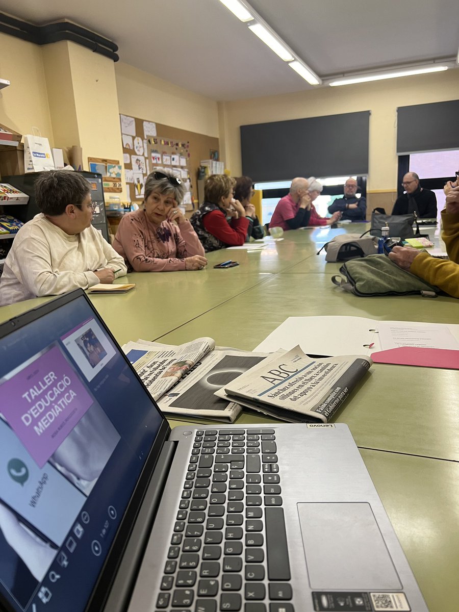 _rosarubio's tweet photo. Moltes gràcies als usuaris i usuàries del Casal Cívic de Lleida @dsocialscat Com heu dit, amb el taller d’#EducacióMediàtica d’avui, contribuïm a millorar el món #FuckFakeNews #desinformació #periodisme @periodistes_cat https://t.co/SfQlP4briq