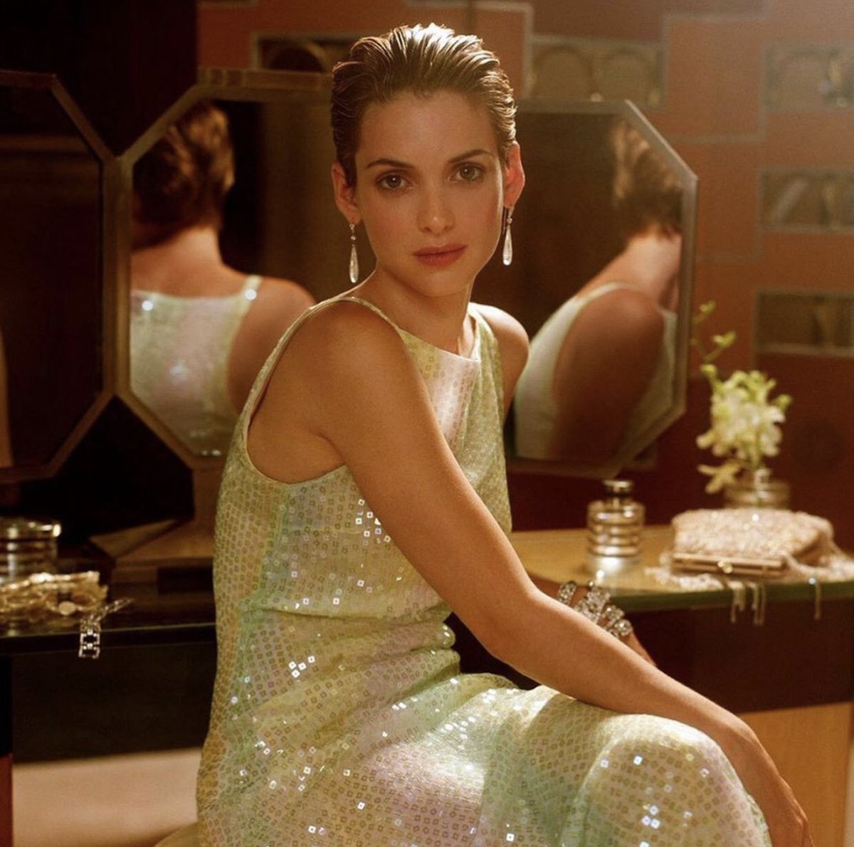 GKuTn2UaAAAxoC8?format=jpg&name=medium