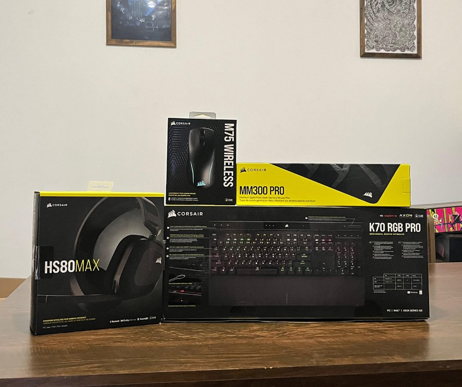 O que você leva em consideração na hora de escolher seus periféricos? 🎧 HS80 MAX 🖱️ M75 WIRELESS ⌨️ K70 RGB PRO ⬛ MM300 PRO 📸 @GuaxinimGamer #corsair #setupgamer #upgrade