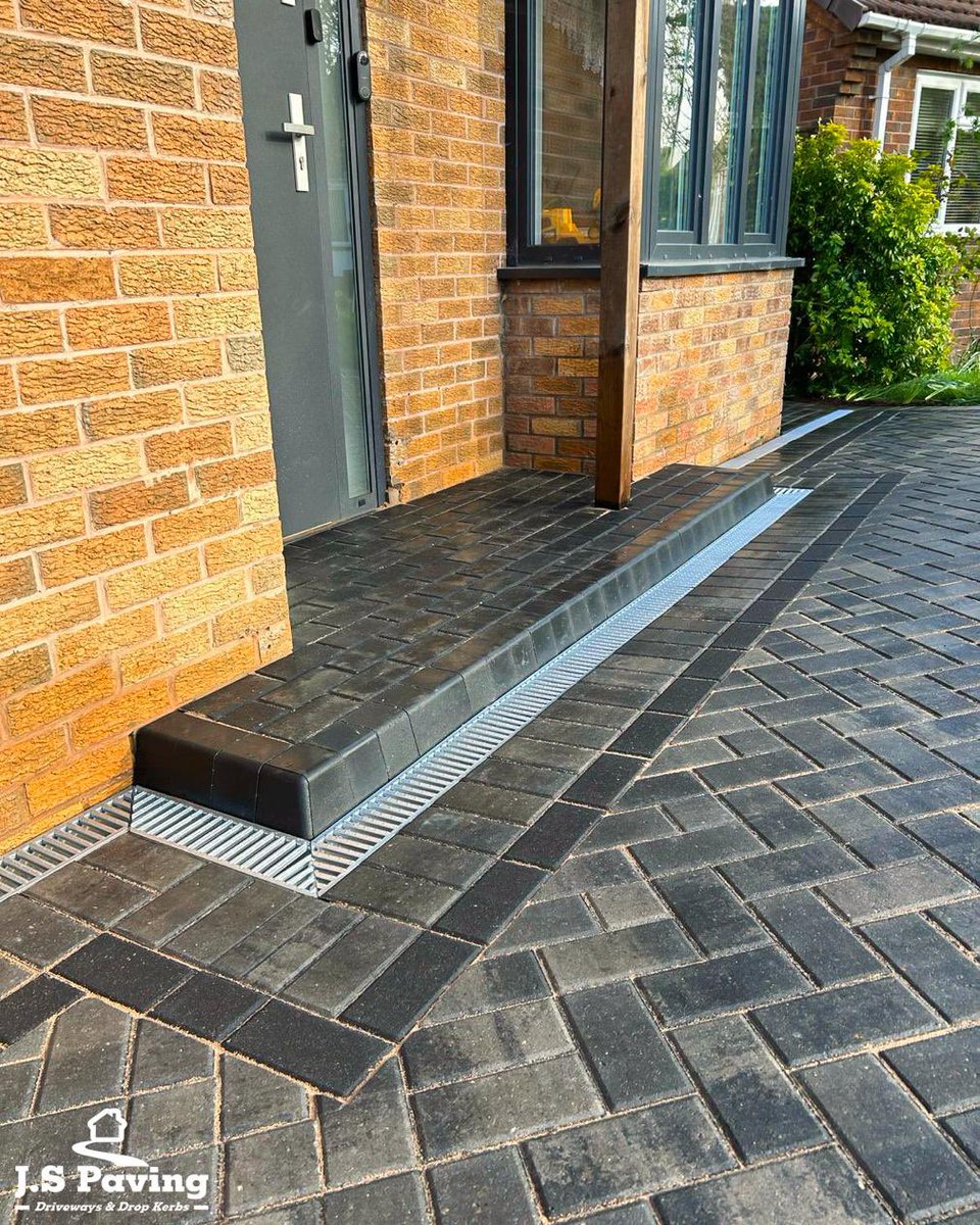 New block pave driveway installed #jspaving #driveways #lincoln #paving