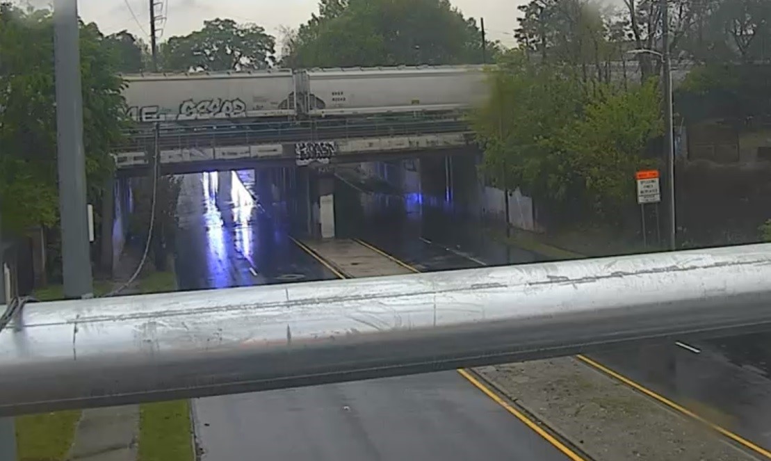 Atlanta: Northside Dr. is blocked near Whitehall St due to flooding in the tunnel underneath the train bridge. Avoid. #ATLtraffic