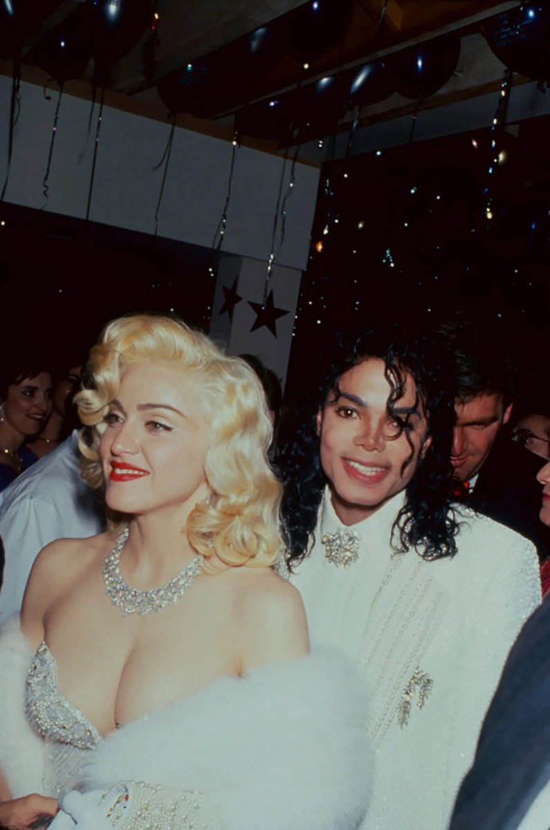 TheCinesthetic's tweet image. Madonna and Michael Jackson at The Oscars, 1991