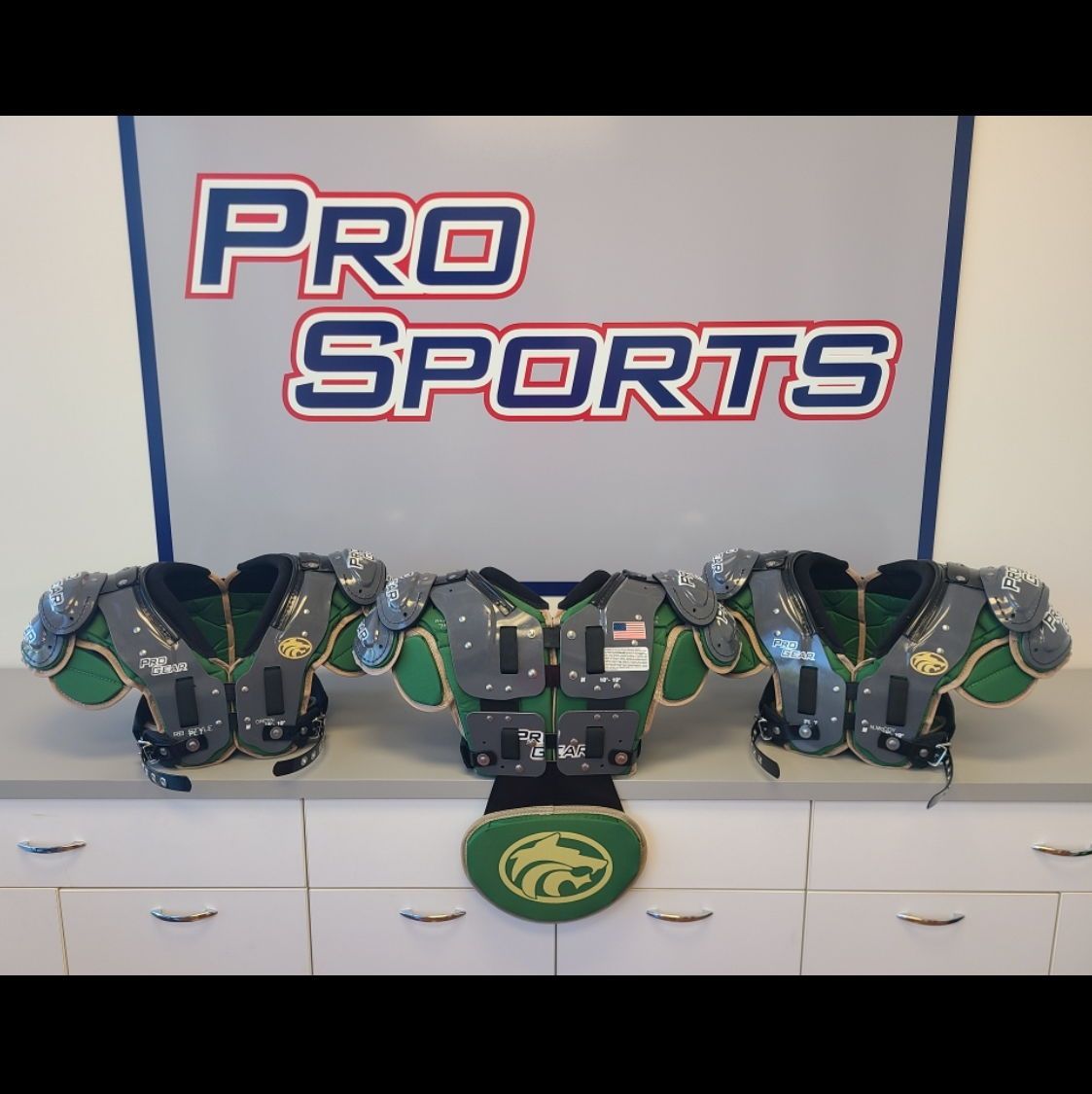 #ProSportsCustoms are heading to @BufordHS!🏈👏

Mike Nelson (@ProGearNellie) and Coach Bryant Appling (@CoachApp35) worked together on this set and they couldn't have turned out better!

@buford_football
@bufordathletics
@CoachApp35

#KnowTheLogo #MadeInTheUSA #Gloryland #AppEra