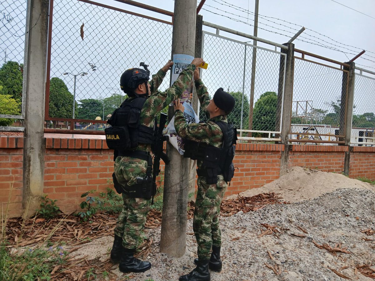 Desde Tame, #Arauca 📍reafirmamos nuestro compromiso institucional.
Los soldados de la #Brigada18 y  #FuerzaDeTareaQuirón estamos activos, patrullando y garantizando la seguridad del municipio.

Denuncie cualquier irregularidad a través de la #Línea147 del @GaulaMilitares