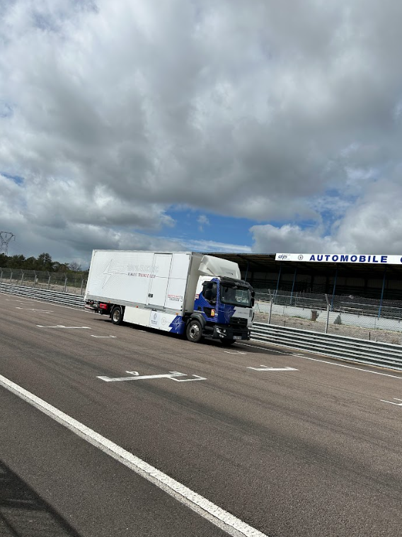 🔌 L’e-Day offre l’opportunité de tester environ 70 véhicules électriques et hybrides rechargeables grâce à plus de 1500 essais disponibles tout au long de la journée !

Retrouvez également des vélos électriques, des trottinettes électriques et même un poids lourd électrique !