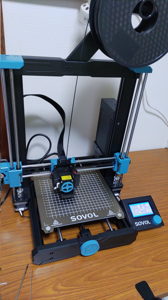 showa46row's tweet photo. 本当は引越が終わって開封予定だった
新しく購入した3Dプリンター!
気が付いたらゴソゴソと初めてた💧
ビミョーに言うことを聞かなくて、
楽しくなってきております。(^^;)
#sovol
#sv06 https://t.co/dMXntSfnGC