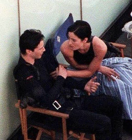 TheCinesthetic's tweet photo. Keanu Reeves and Carrie-Anne Moss on the set of The Matrix, 1999 https://t.co/qvHSpzhabq