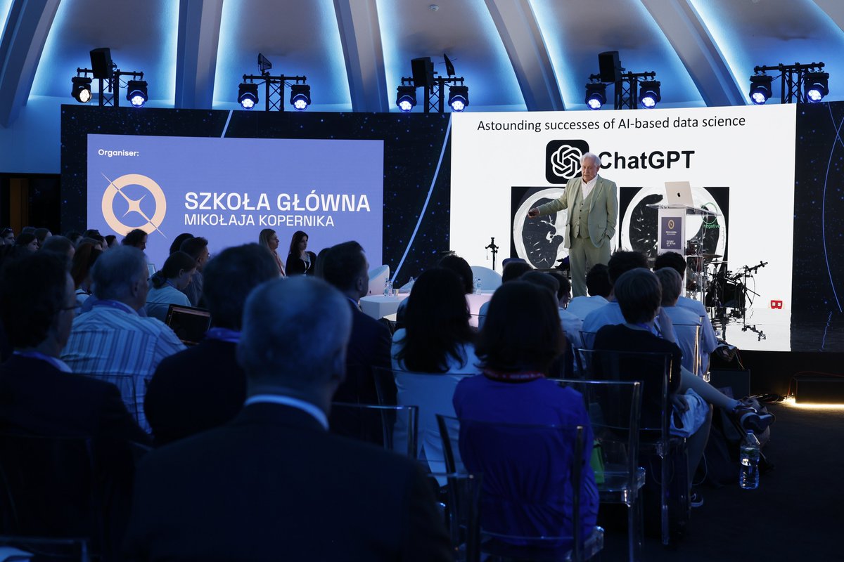 SzkolaKopernika's tweet photo. Wykład dr @MichaelLBrodie, profesora #DASlab, @hseas, @Harvard i @MIT pt. "Rewolucja AI zmienia świat: filozofia, siła i ograniczenia nauki o danych opartej na sztucznej inteligencji".
9.4.2024 | PRZYSZŁOŚĆ TECHNOLOGII
https://t.co/zVzrOXHafJ | #FOTY2024 https://t.co/lYdDhW6f5O