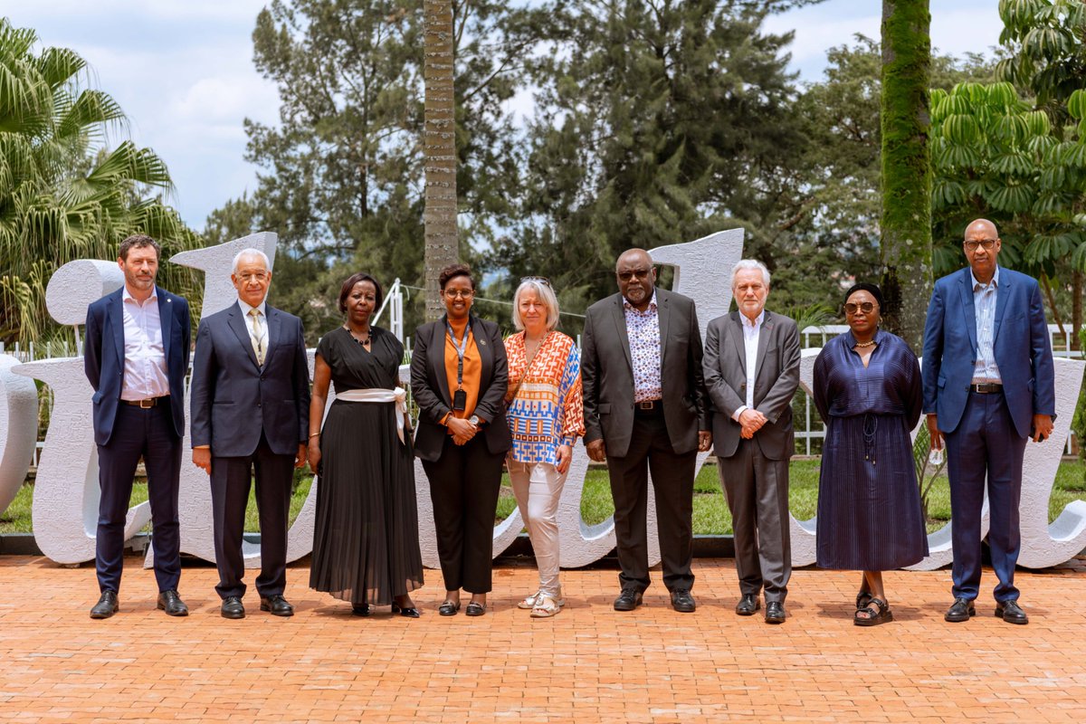 Hon @LMushikiwabo and her delegation from @OIFrancophonie, thank you for standing with #Rwanda during the 30th commemoration of the #GenocideAgainstTutsis.

#OIF's role in the prevention of genocide and the fight against denial is commendable.