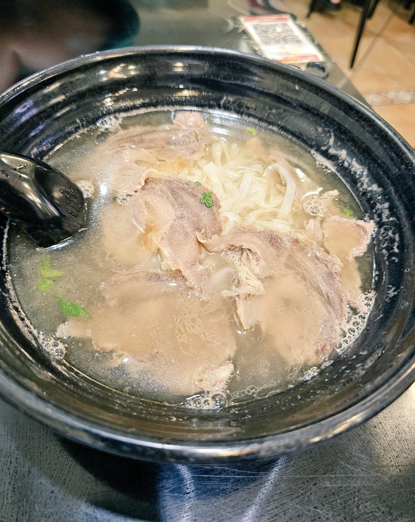 lustingromeo's tweet image. 你吃土的时候，没有人问你苦不苦
你吃肉的时候，总会有人问你香不香