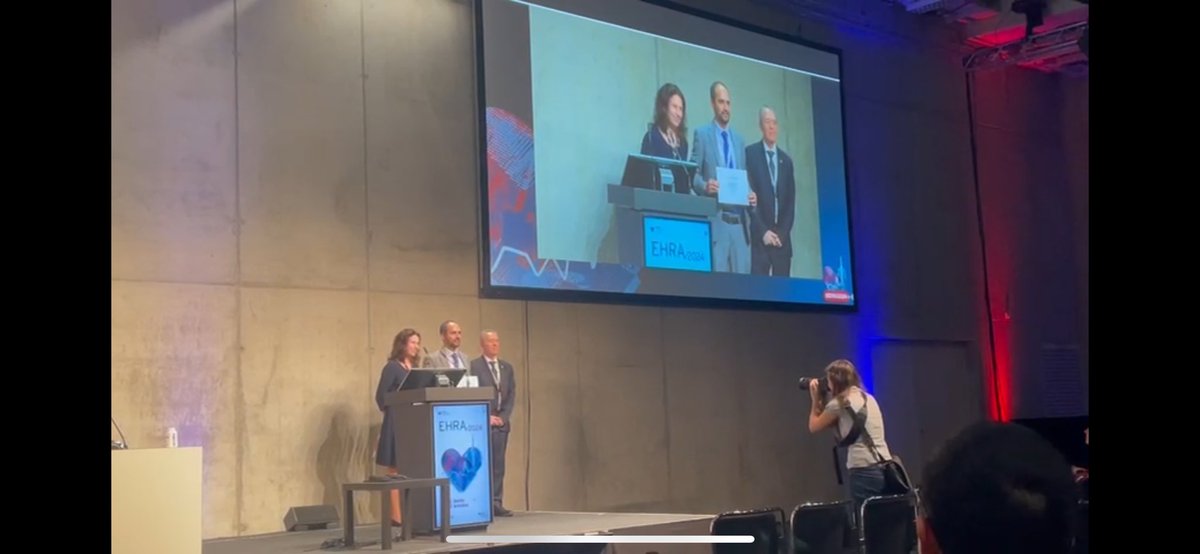 Honoured to be awarded the first prize e-Cardiology Award! For our work on AI-ECG risk prediction #EHRA24 Huge thanks to judges @netta_doc @EmmaSvennberg @chris_sohns @DavidDuncker @paulzei @rbcasado supervisors @DrFuSiongNg @DocOfHearts, collaborators and funding @TheBHF