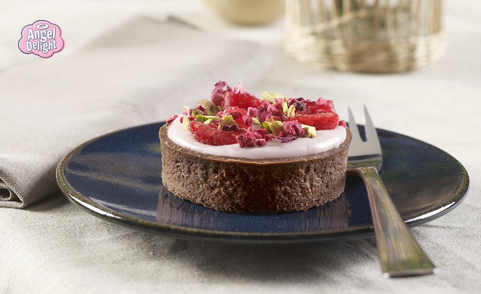 What dessert trends should pub chefs be checking out this year? Our latest article explores some of the most talked about dessert trends of 2024 >> bit.ly/3PwMljG