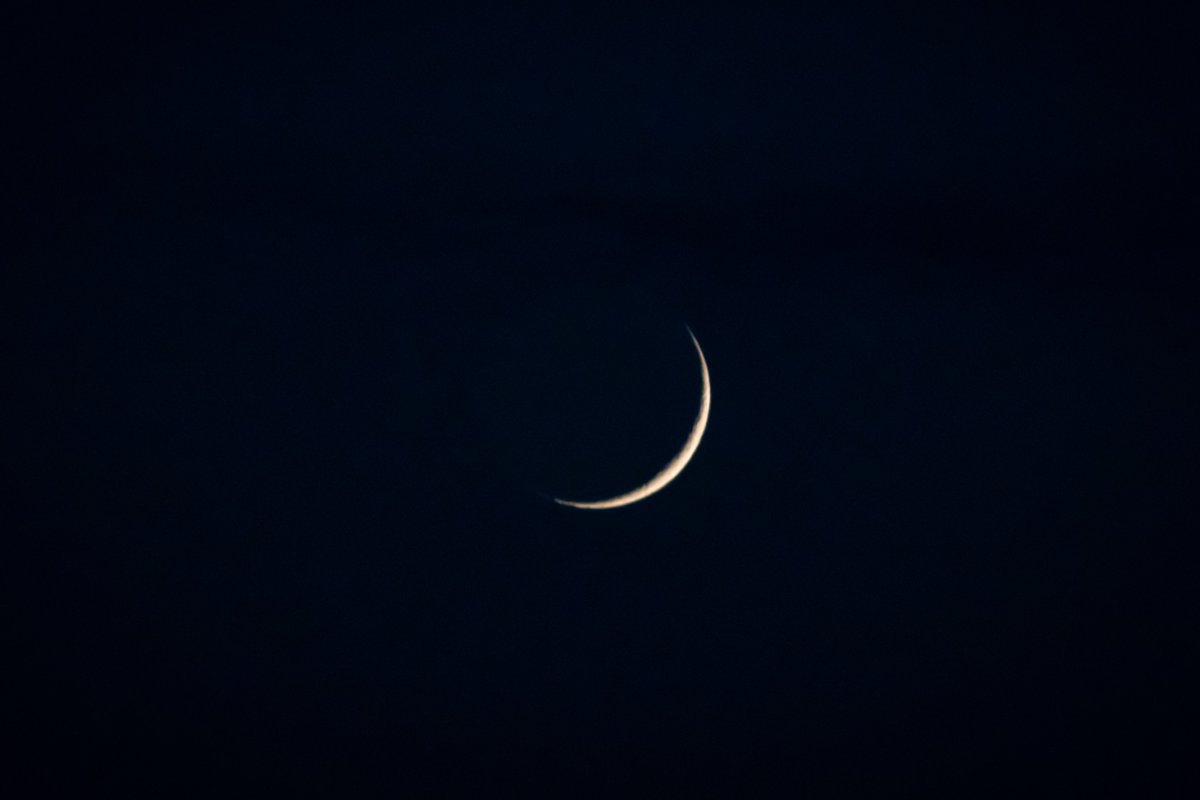 1620 - Crescent Moon
#photography #crescent #space #astronomy #sky #Moon #nightsky #beauty #Tranquility #Nature #idyllic #celestial