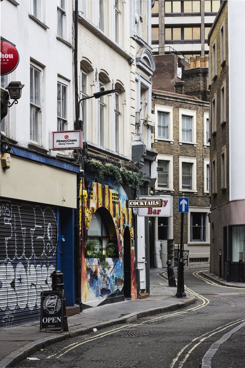 Hanway Street, London #Hanway #photographicart #boatsthattweet #plw1053 #tenfiftythreeimages #photooftheday #photographers #PhotographyIsArt #photography #streetphotography  @The_RPSLondon