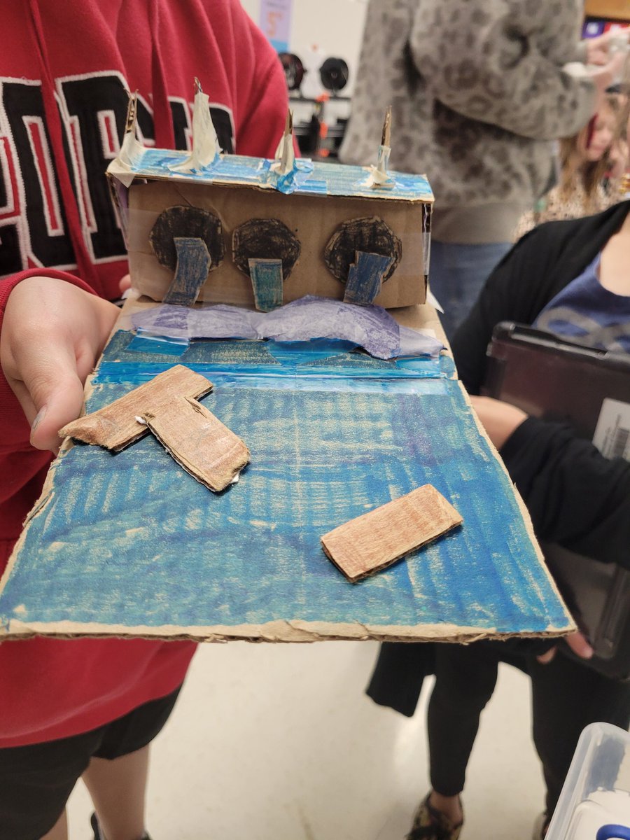 Llama_eLab's tweet image. Last week, our Experienced Fabricators created renewable resource inventions using analog and digital fabrication tools.
#VWeLabs
#GlowforgeEDU
#TinkerCAD