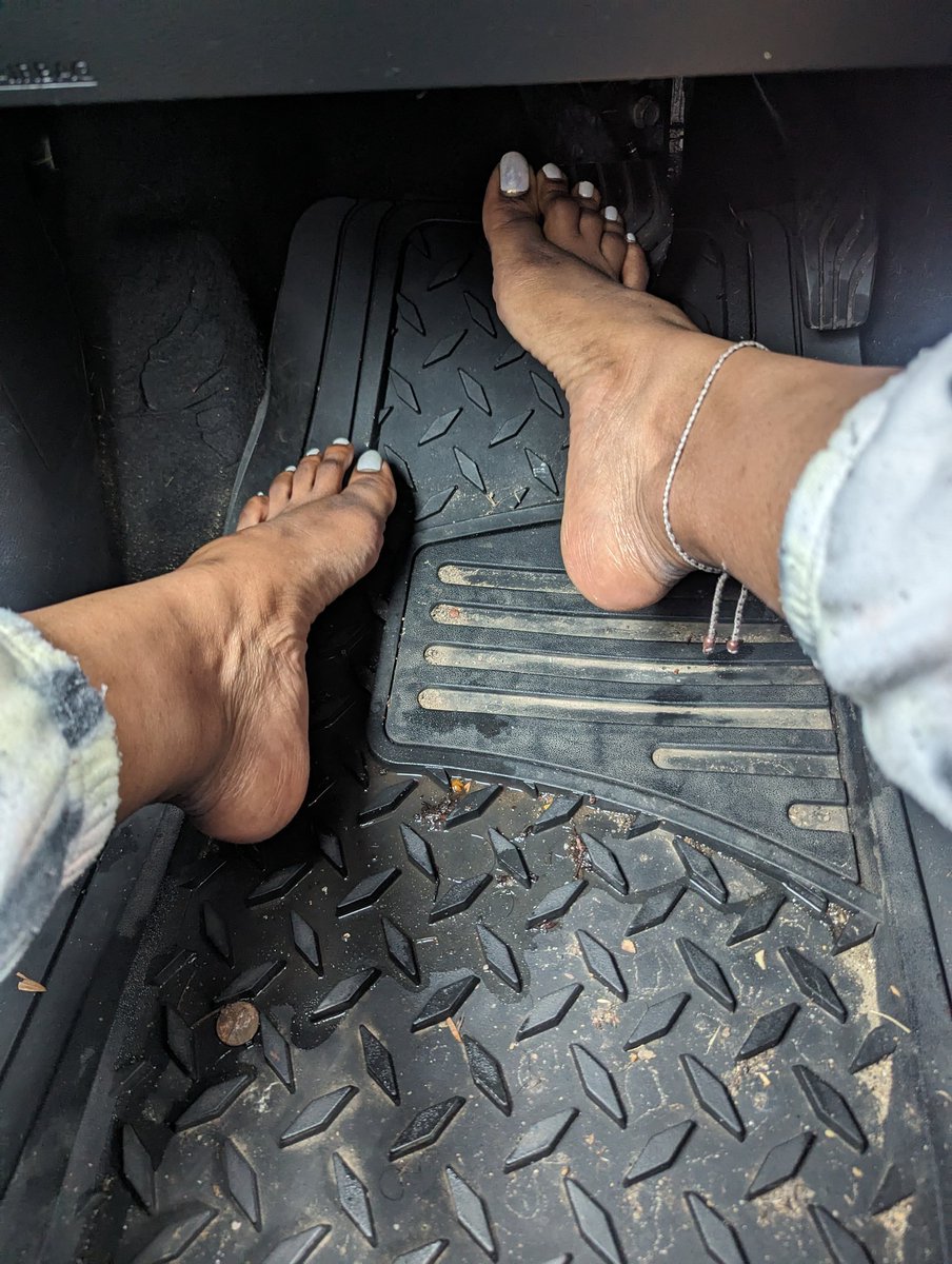 Errands to run... Pigs to and ATMs to drain!!! 

#ebonyfeet #footgang #ebonyfeetworship
