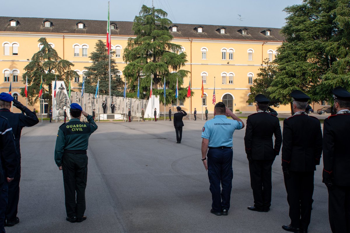Also at the #Vicenza international #StabilityPolicingHub, after the raising flag ceremony, we’ve honoured our 🇮🇹 @_Carabinieri_ comrades who perished in the line of duty last Sunday night, serving their community in the municipality of #Campagna, #Salerno Province
#LestWeForget🙏