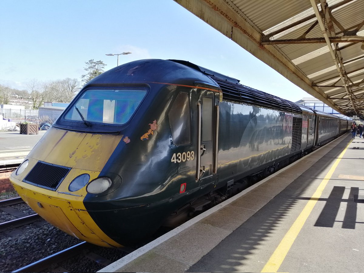 SteelCityDog_'s tweet photo. #highspeedtuesday - the superstar of the GWR HSTs, #brel43093 "Old Oak Common HST Depot 1976-2018" is seen at Truro with a #castleset service to Penzance. https://t.co/iyqRwL8b9r
