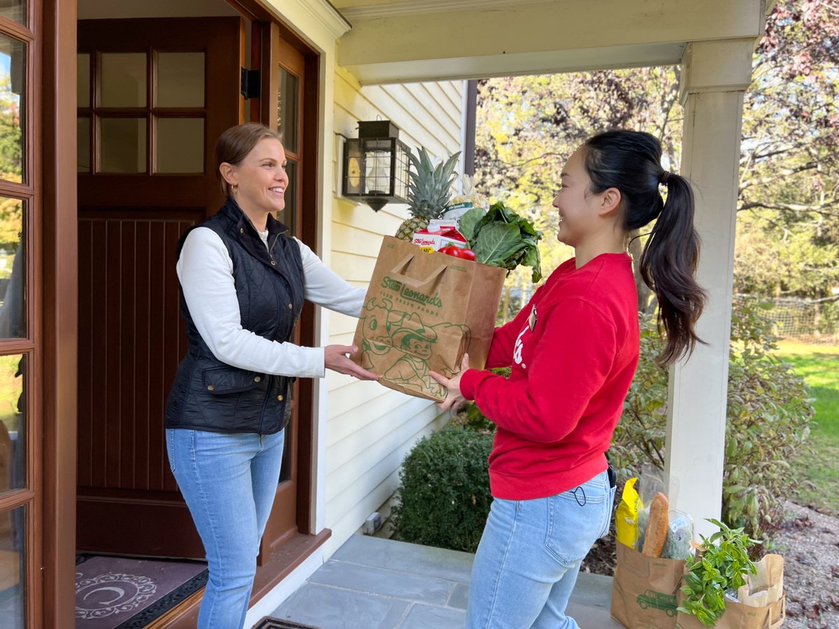 Get your favorite Stew's Farm Fresh Foods DELIVERED! Easy curbside pickup available too. Check out stewleonards.com or use your Instacart app! 📱#grocerydelivery #grocerypickup #fooddelivery