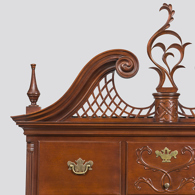 This high chest by Connecticut cabinetmaker Eliphalet Chapin was featured in the pages of The Magazine ANTIQUES in 2019. Read the full story here: bitly.ws/3hFUf

Eliphalet Chapin, High chest, Cherry and pine, c. 1775-1785, @thewadsworth
#AntiqueOfTheDay