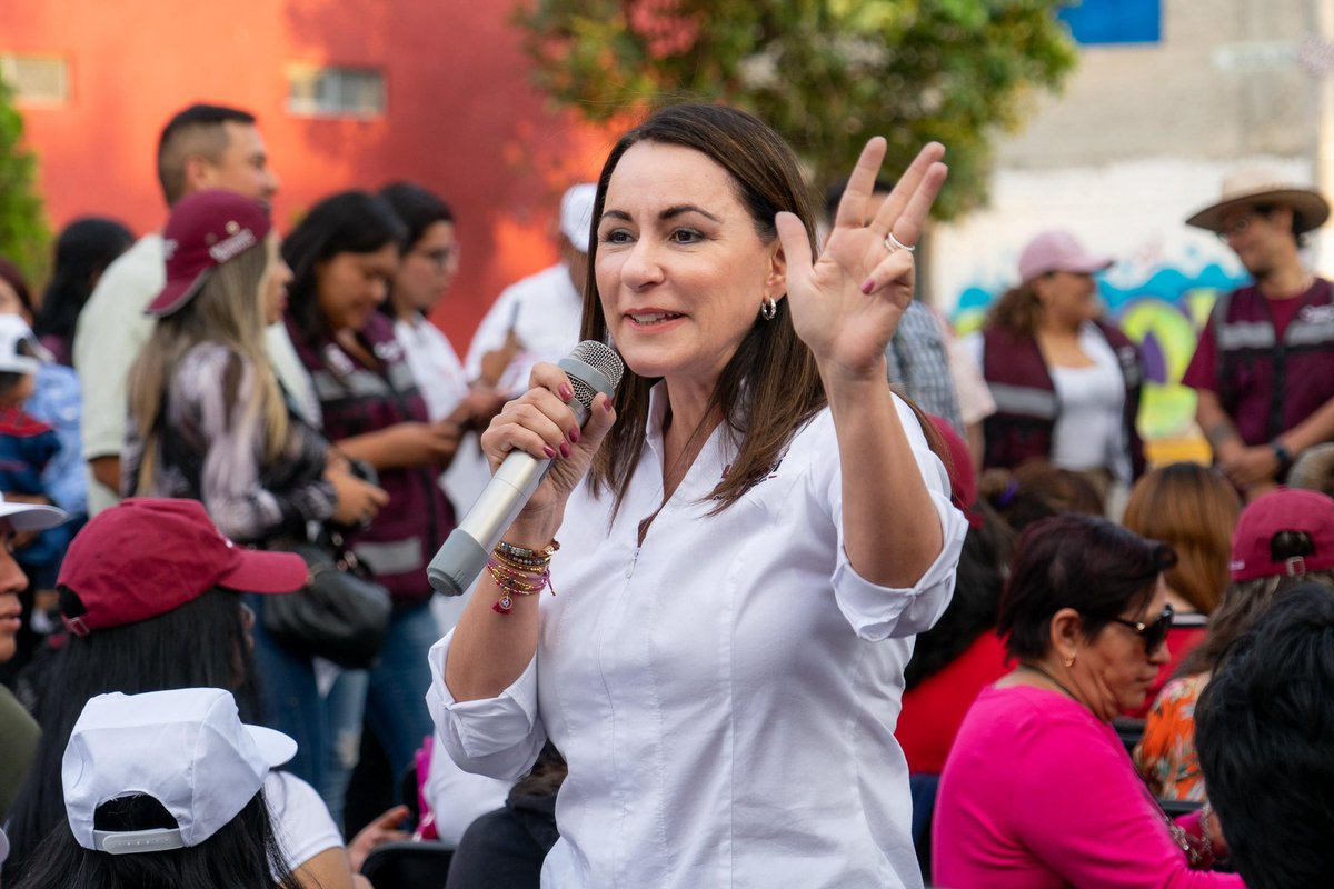 Porque juntos lo estamos logrando, aquí en la Asamblea Topacio con Caty Monreal. Vamos por la transformación de la Cuauhtémoc. Cambiando vidas, para la evolución de México! #leonorotegui #mujeres #México #4t #Gente #transformacion #juntos #equipo #lavozdelapaulinonavarro