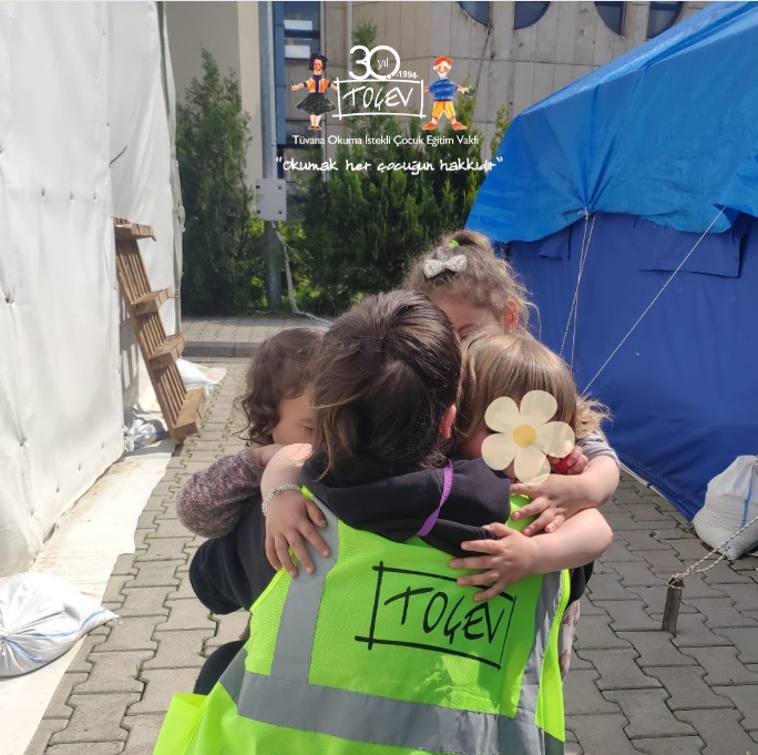 Depremden etkilenen çocuklarımızın eğitim hayatına destek vermek üzere; <a href="/OKXTurkiye/">OKX TR</a> ailesiyle uzun süreli bir işbirliğine adım atıyoruz. Geleceğimiz için hep birlikte umutlarımızı büyütmeye devam ediyoruz. #TamıTamına30Yıl #DileKolay