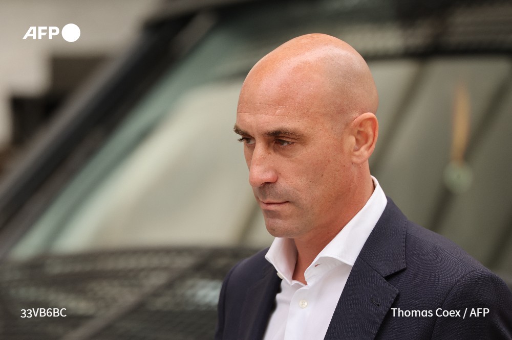 L'ex-patron du foot espagnol Luis Rubiales est convoqué par la justice le 29 avril dans une enquête pour corruption (tribunal) #AFP