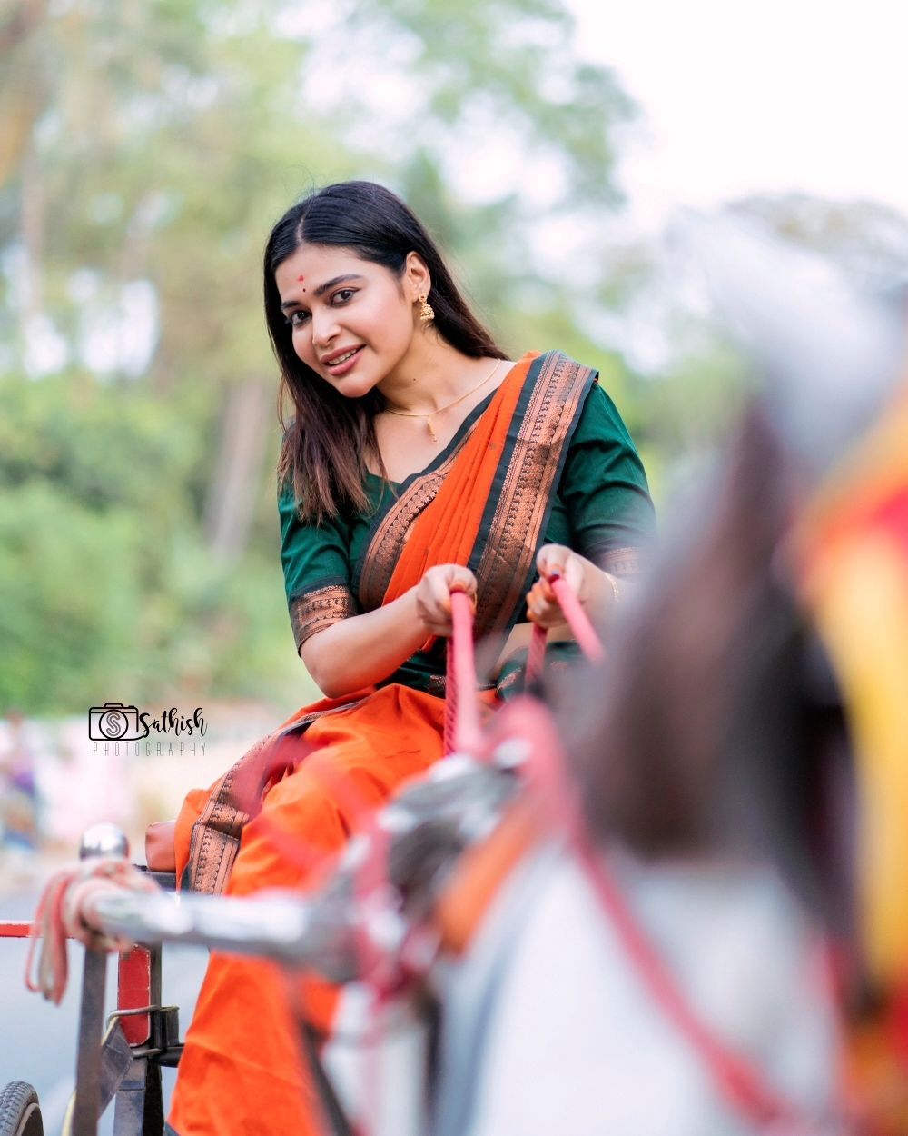 GKuZozAbYAErJ-C?format=jpg&name=large