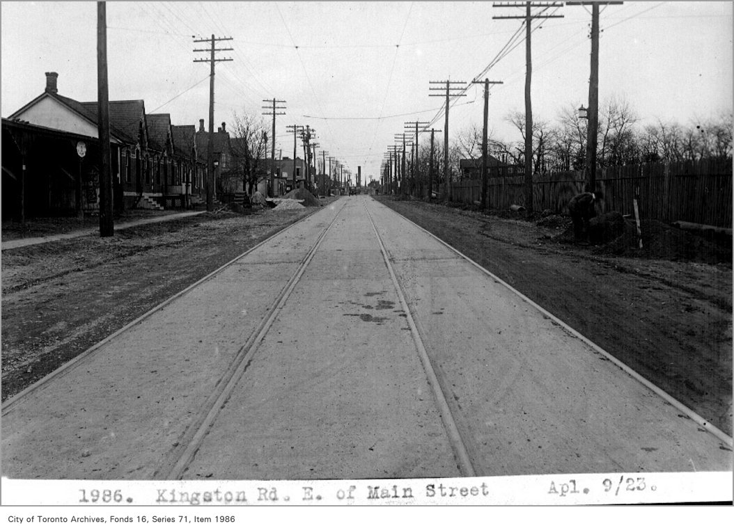 Seven locations along Kingston Road photographed #OnThisDay  101 years ago, April 9, 1923 (Part 1)

Credit: Alfred Pearson / @TorontoArchives

#kingstonroad #streets #transit #otd #1920s #history #torontohistory #tdot #the6ix #toronto #canada #hopkindesign