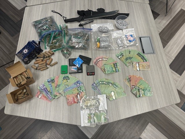 On April 7, Norway House #rcmpmb, along w/ our ERT, executed a S/W at a home in the community where they seized over 800 ¼ gram rocks of crack cocaine, approx. 400 grams of cannabis, over $23,000 in cash, a machete & drug related paraphernalia. Info @ rcmp-grc.gc.ca/en/news/2024/n…