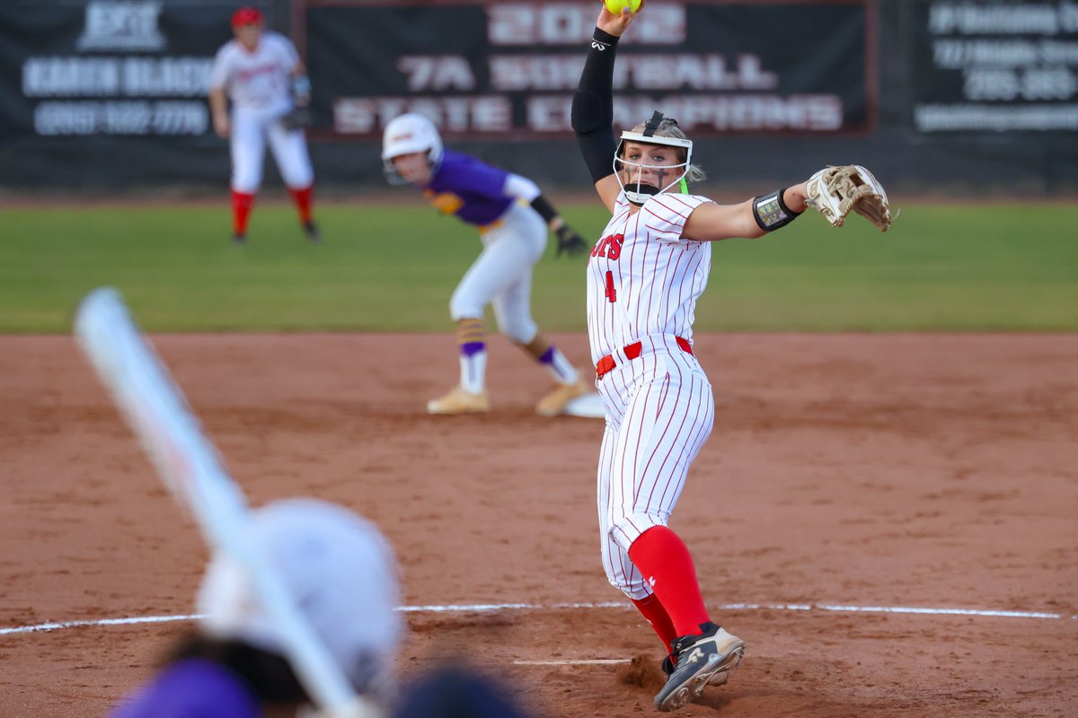 Thompson used a dominant nine-strikeout performance from Aubree Hooks to pull away late for a shutout win over Vestavia Hills to get revenge for its lone area defeat this season. Story: shelbycountyreporter.com/2024/04/09/tho…