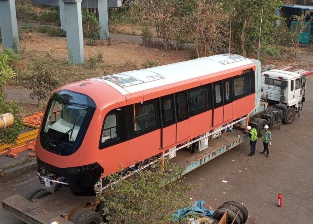 Mumbai Monorail New Rakes (📸@haldilal)

Render                                   Reality