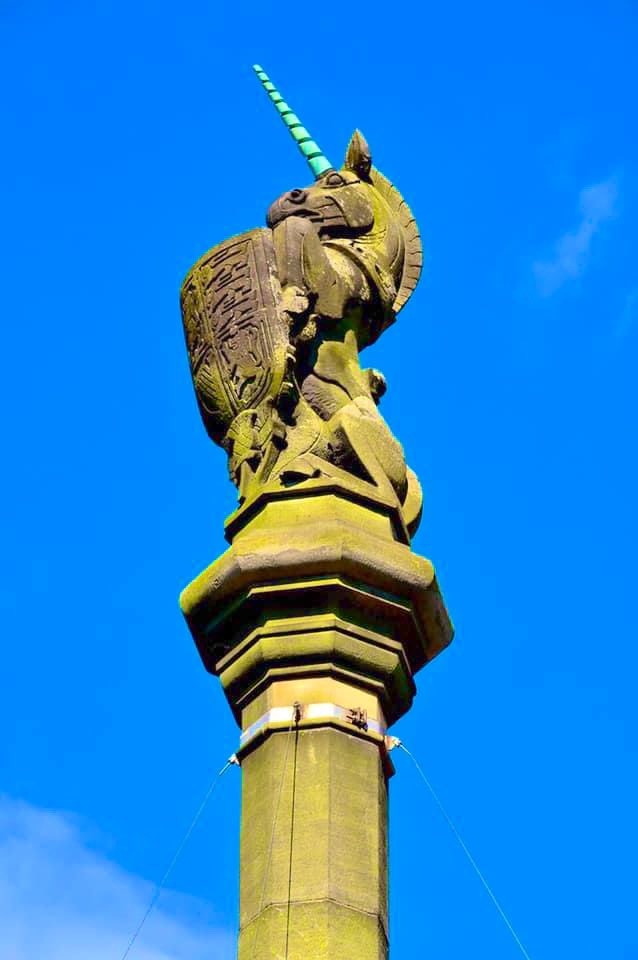 On #NationalUnicornDay a favourite representation of Scotland’s heraldic beast. Designed by Margaret Cross Primrose Findlay and carved in blonde sandstone by Dawson & Young, it was unveiled on 24 April 1930, atop Glasgow’s new Mercat Cross, created by Edith Burnett Hughes. 🏴󠁧󠁢󠁳󠁣󠁴󠁿