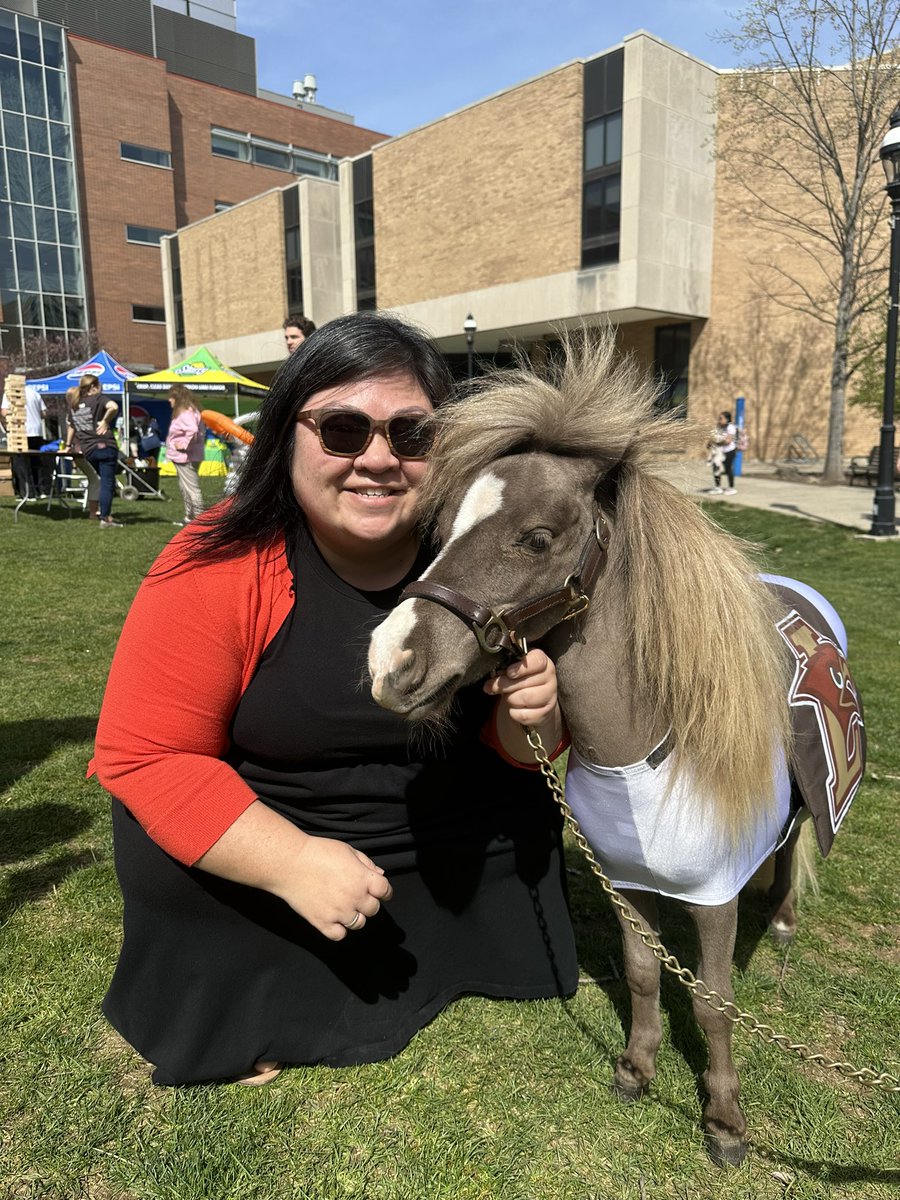 When your grad students send a Slack alert (#pets channel, obvs) that there are mini horses on campus, you must drop everything… thank you @OrtegaOFG @buka_okpara + Christie! 🥹🤩🥰 (hurry up with rheology @Di_Hammerstone!) @LehighU @LehighBioE @lehighmse @lehighengineers 🐴