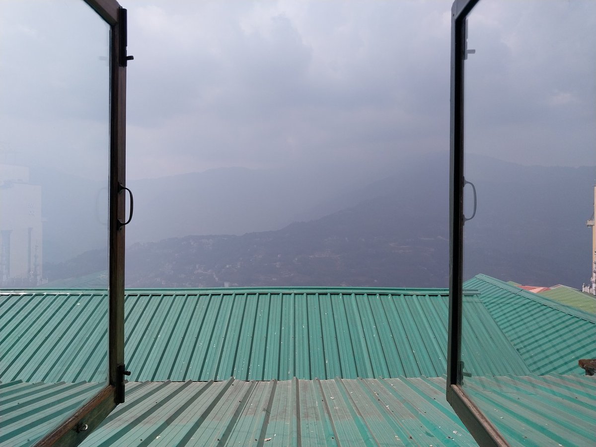 The open window #photooftheday #photoofthedaybydeepanwita #sikkim #gangtok