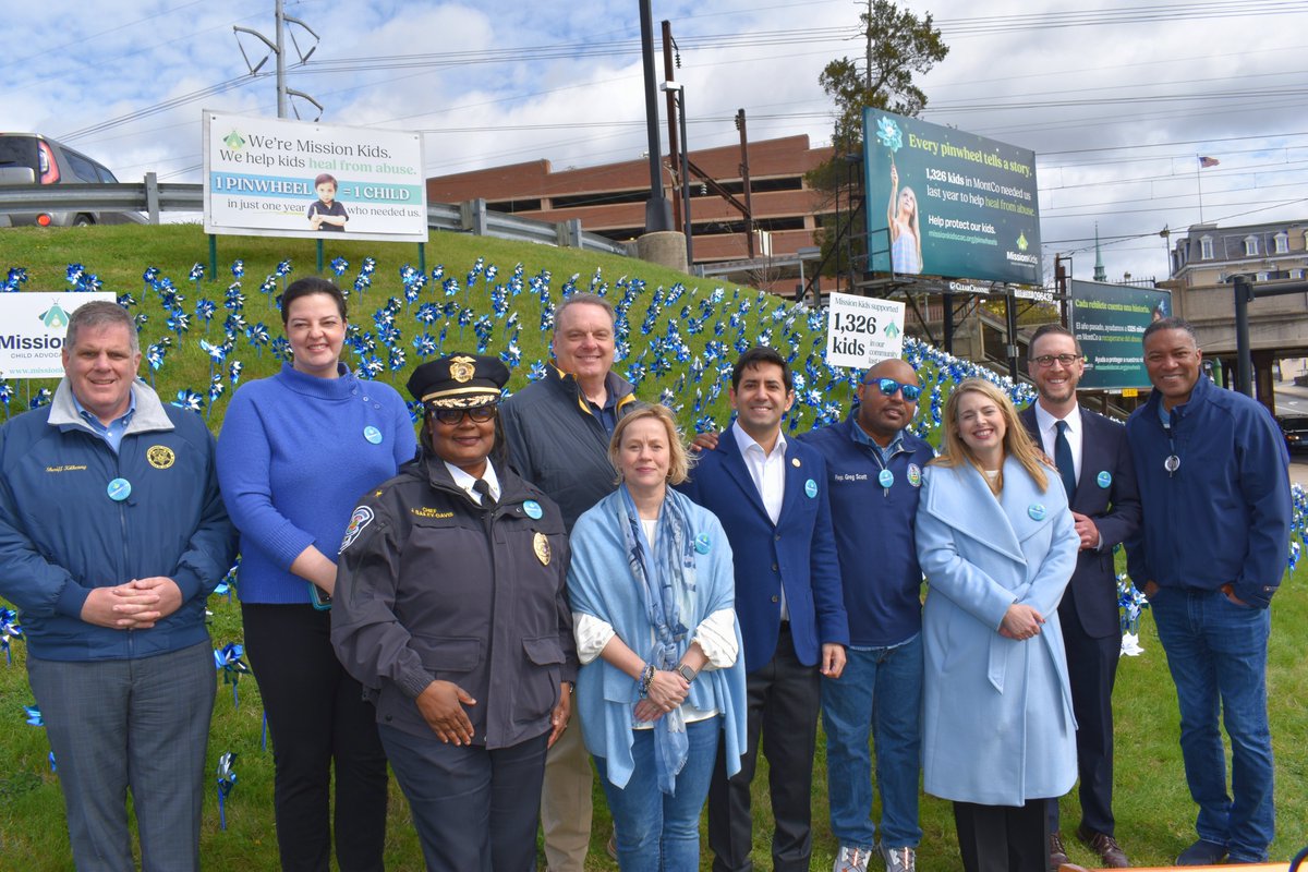 Preventing child abuse begins with awareness – understanding the signs & speaking out if something seems off.

Comms Makhija & DiBello stood with @MissionKidsCAC to recognize the work being done - & acknowledge what still needs to be done - to help our most vulnerable residents.