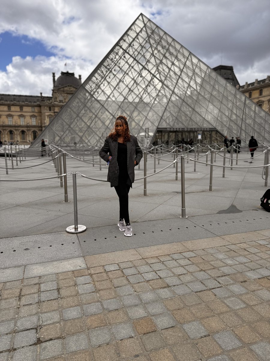 Dan Brown made me look forward to seeing The Louvre after reading Angels and Demons as a teenager. And I did!