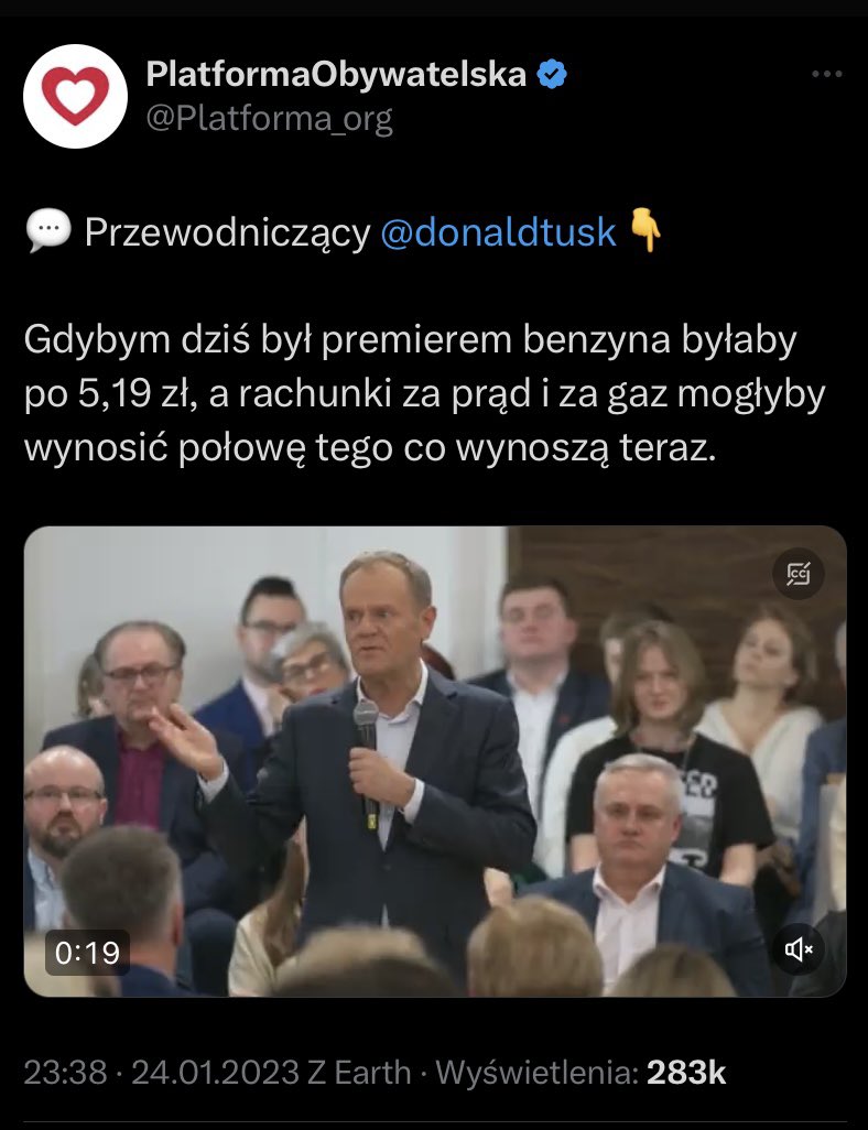 Kasienka_z_Mars's tweet photo. Najlepszy premier! Łon zawsze „Szczerze” mówi jak jest, zależy tylko w którą stronę akurat wiatr zawieje 🤡😆😂 https://t.co/5PZA7B7g1f