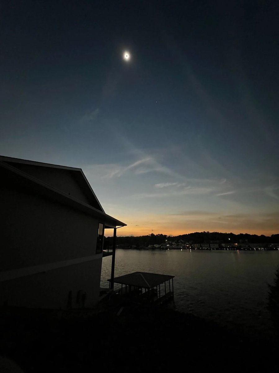 Totality at Lake Hamilton yesterday… pic by Natalee Brakefield. #arwx