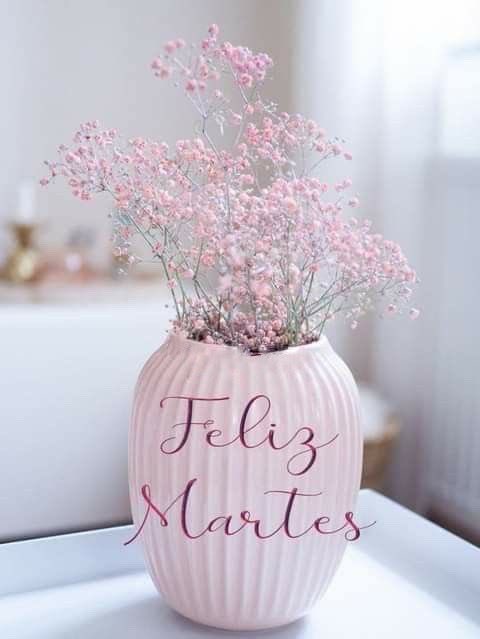 Buenos días #FelizMartes #9Abril Un sabio dijo: Jamás cambies lo que más quieres en la vida por lo que más deseas en el momento, porque los momentos pasan, pero la vida sigue.