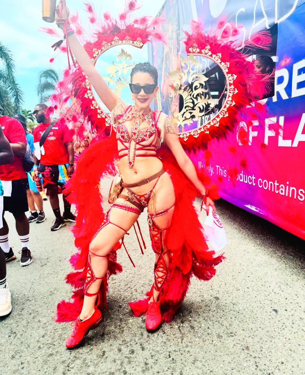 StayGoldenCosm's tweet photo. Carnival is WOMAN 😍 Here are some of our favorite costumes on these gorgeous Queens for Jamaica 🇯🇲 Carnival🔥
Comment your favorite looks👇
#StayGoldenCosmetics #CarnivalJamaica #SocaMusic #PartyProofMakeup #Party #RoadParty #RoadMarch #JamaicaCarnival2024 #JamaicaCarnival https://t.co/EsVcawx90a